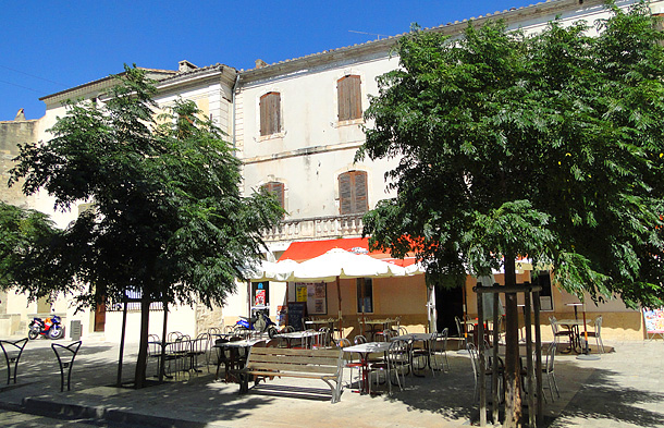 place village d'aramon