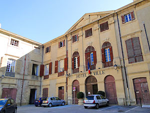 mairie de peyrolles